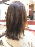 外ハネくびれミディアムヘアー