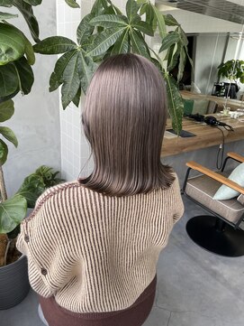 ティティ(TiTi) 初カラー！ホワイティグレージュ[TiTi_栗林れい]