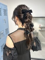 キュエム(Cuem)&nbsp;【Cuem諏訪】お呼ばれセット 編みおろし ポニーテールアレンジ