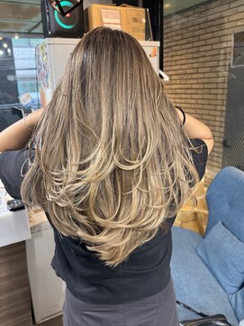 ラフ(LAFF) 【動きと立体感のバレイヤージュスタイル】