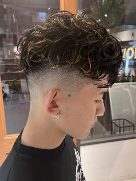 スワッグバーバースタジオ(SWAG BARBER STUDIO) メッシュパーマスキンフェード