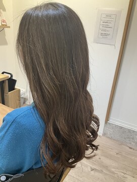 クク(coucou) 暗髪ウェーブ巻き×セミロング