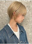 ブリーチカラーショートカットハイトーンミルクティーベージュ