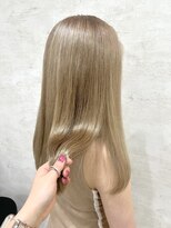 イル(iLu.) ブロンドベージュ/ブリーチ/カラー/カット/トリートメント