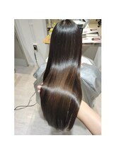 湿気に負けない、内側から整うストレート。