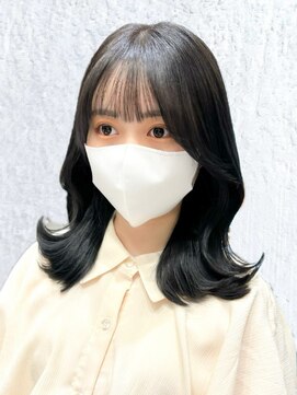 プラチナ(PLATINA) ひし形くびれヘア外ハネレイヤーカット顔周りレイヤーミディアム