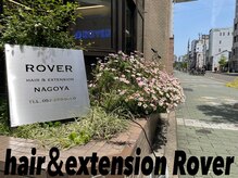 ローバー(Rover)の雰囲気（外観、メタル看板と店内のネオン看板が目印です！）