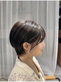 耳掛けも可愛いショートヘア