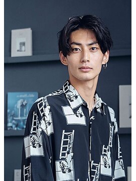 アムール(Amour) 無造作センターパート/ナチュラルツーブロック