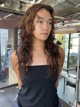 コードプラスリム(CODE+LIM) レイヤーカット/スパイラルパーマ/ブラウンカラー