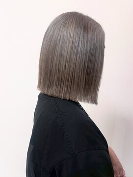 ヒビヲ(HIBIO) タッセルボブ切りっぱなしボブピンクベージュショートボブ韓国