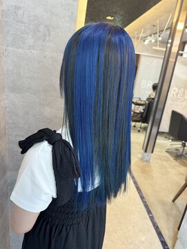 ブレイブ ヘアデザイン(BRaeVE hair design) ブルー＆ブラックアシメカラー
