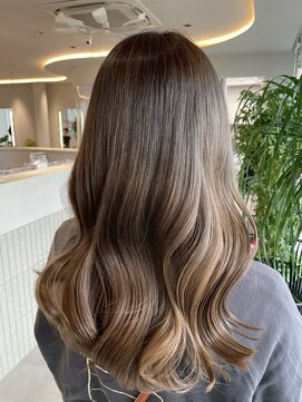 ビビバイベル(BiVi by BHEL) 桑名ロングレイヤーカットハッシュカット透明感カラー重めロング