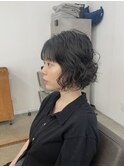 黒髪でも映えるミニボブパーマ
