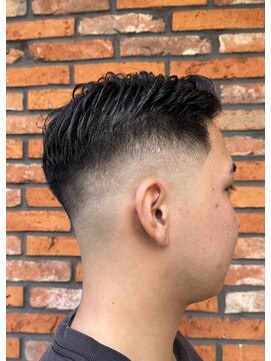 ドゥーエン 京橋店(DoEN) サイドパート×スキンフェード