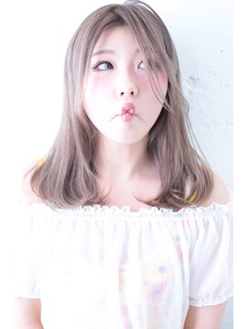 ブルーフェーセス 表参道(blue faces) 『bluefaces』外国人風ホワイトベージュ　長めバングスタイル