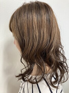 モガ美容室(Moga) ラフ&シルキーな動きを出したレイヤーミディ
