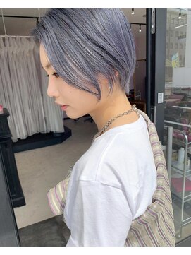 マティー(MATTY) ペールblue × 前下がりショート × ストリート