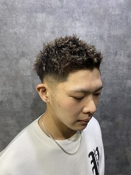 メロウ 神戸三宮(mellow) ツイストパーマ / フェードカット