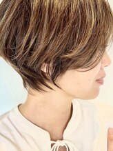 “もみあげの先細り感”で横から見た時にもスッとした印象を演出♪♪♪【2024/大人ショート/丸みショート】