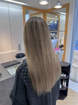 ユニ バイ マグ 長野店(Uni.by Mag) 10代20代★大人かわいいダブルカラーブリーチミルクティーカラー