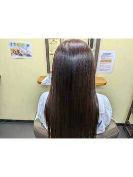 【縮毛矯正￥8800～】髪をいたわり、自然な質感のつやつやストレートヘアになれる縮毛矯正はお任せ下さい♪