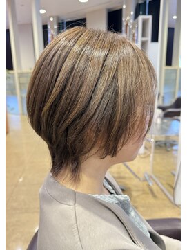 レッド(ReD) 白髪ぼかし　ショートウルフ　マッシュウルフ