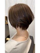 ロボ(LOBO)&nbsp;大人可愛い20代30代40代前下がりショートボブ丸みショート◎