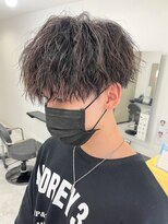 スパイラルパーマツイストパーマアップバング短髪メッシュ