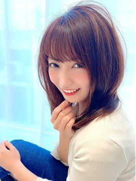 アイビー(Ivy) 顔まわりにたっぷりレイヤースタイル