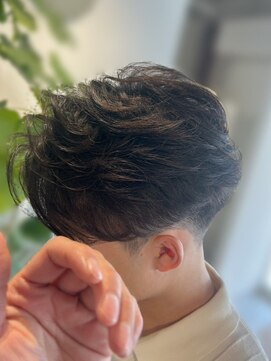 ギネス(Giness) 【束感×清潔感】マッシュショートフェードフェザーパーマ