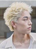 渋谷メンズブリーチカラーミルクティーベージュセンターパート