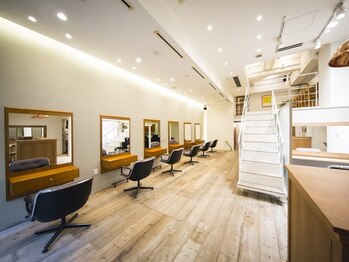 テテ ニコ(tete nico)の写真/1度通えばまた来たくなる居心地の良さ◎ホッと一息つけるカフェのような落ち着く空間が魅力！