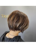 トリフォリウム 小牧店(TRIFOLIUM)&nbsp;「前回のカラーを活かした筋感ショートスタイル」