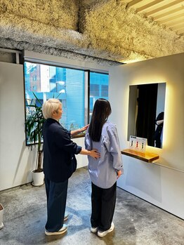 ロッカ(LOCCA)の写真/全員が資格保持◎骨格診断・パーソナルカラー診断で一人ひとりに似合うスタイルをご提案≪LOCCA≫にお任せ!