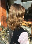 オリーブベージュ