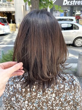 アンビエンテ(ambiente) 伸ばしかけヘア　ミディアムレイヤー【坂根】