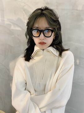 ヒュージ 三軒茶屋(huge) レイヤーミディアム_かきあげヘア_伸ばしかけ前髪_ベージュ