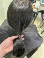 エスト 小倉(est)&nbsp;ブルーブラック/韓国カラー/サラ艶ロング/ワンカラー/髪質改善