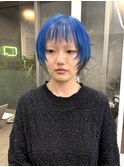 ショートウルフカットブルーシルバーアンブレラカラー