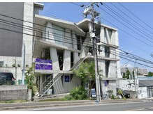 キミとトモにの雰囲気（☆個性的なデザインの建物2階☆外階段より2階へお越しください）
