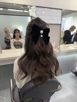 リリー(Lilley)&nbsp;ヘアセット×小顔レイヤー×韓国風巻き×髪質改善