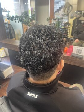 グロウキューブ(grow cube) ツーブロックショートパーマ