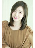 大人女子のナチュラルストレートミディ