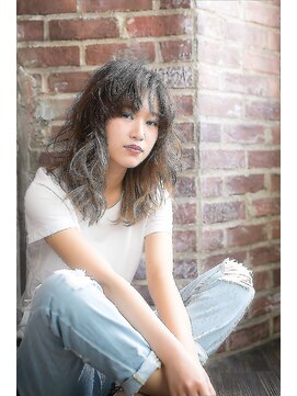 ロアー ヘアー マックイーン 流山おおたかの森店(RAWR hair McQueen) 不揃いウェーブで遊びを加えたニュールック