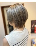 vegan認証カラーHUEでハイライトショートボブ(30代)