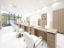 アッシュ 南町田グランベリーパーク店(Ash)の雰囲気（白基調の明るい店内♪【南町田グランベリーパーク】）