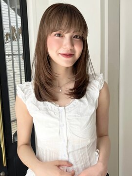 ローネス(LONESS) ワンカールで動きのあるレイヤーカットと赤み消しベージュカラー