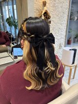 ヴィサージュプラス(VISAGE plus)&nbsp;リボンが映える♪編み込みハーフアップ