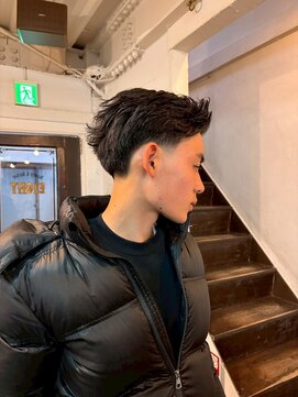 ビーバイエイトジェンツ(Bee by EIGHT GENTS) 刈り上げセンターパート/波巻きツイストスパイラル/心斎橋